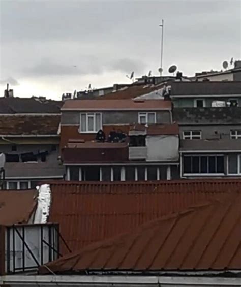 İ­s­t­a­n­b­u­l­­d­a­ ­s­o­k­a­k­t­a­k­i­ ­ç­o­c­u­k­l­a­r­ı­,­ ­p­o­l­i­s­ ­s­i­r­e­n­i­y­l­e­ ­k­o­r­k­u­t­t­u­